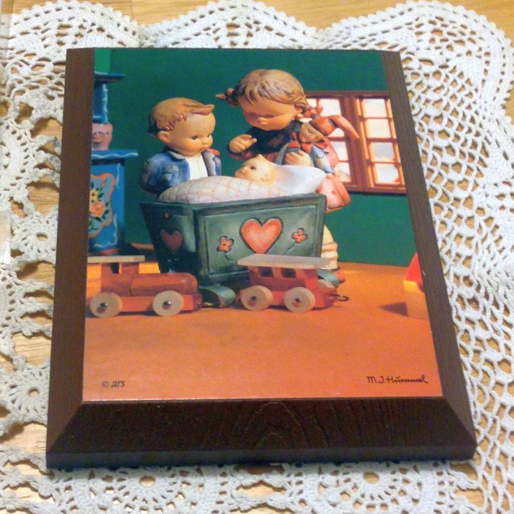 Vintage M. J. Hummel wall plaque from ARS / Renner Davis